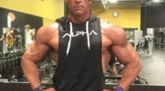 Bodybuilder от сащ, който не харесваше малки кучета, отвори приюта за чихуахуа